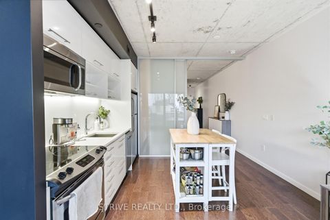 Photo 7 at 612 - 51 Trolley Crescent, Moss Park, Toronto