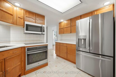 Photo 10 at 511 - 10 Kenneth Avenue, Willowdale East, Toronto