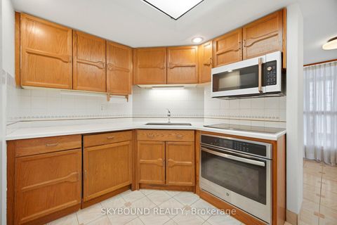 Photo 11 at 511 - 10 Kenneth Avenue, Willowdale East, Toronto