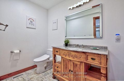Photo 2 at 7 Sulgrave Crescent, Windfields, Toronto
