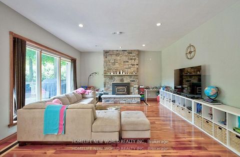 Photo 15 at 7 Sulgrave Crescent, Windfields, Toronto