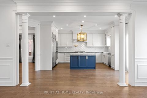 Photo 11 at 116 Knightshade Drive, Patterson, Vaughan