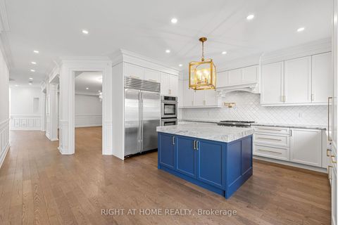 Photo 13 at 116 Knightshade Drive, Patterson, Vaughan
