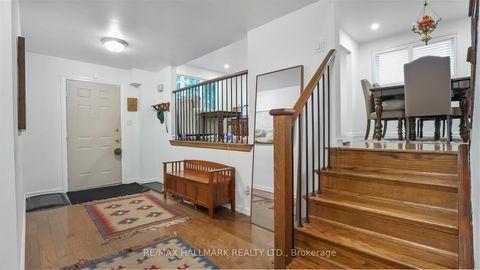 Photo 5 at 22 Avondale Crescent, Aurora Village, Aurora