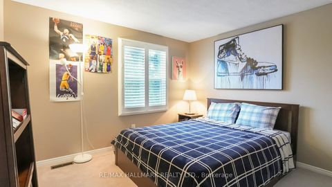 Photo 17 at 22 Avondale Crescent, Aurora Village, Aurora