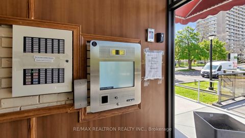 Photo 4 at 616 - 10 Gateway Boulevard, Flemingdon Park, Toronto