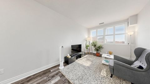 Photo 13 at 616 - 10 Gateway Boulevard, Flemingdon Park, Toronto