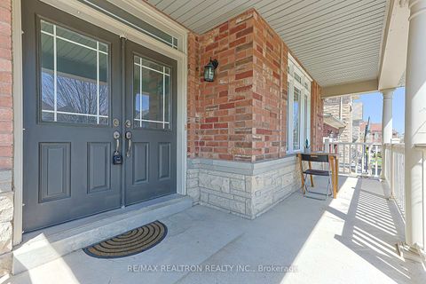 Photo 1 at 48 Tonner Crescent, Bayview Northeast, Aurora