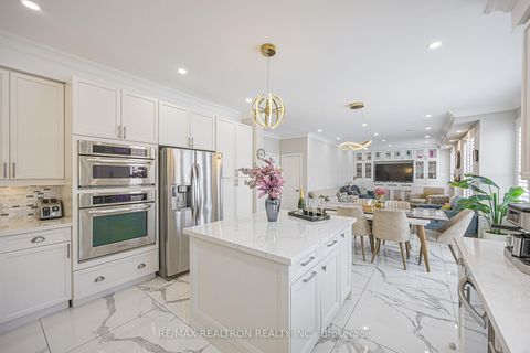 Photo 19 at 48 Tonner Crescent, Bayview Northeast, Aurora