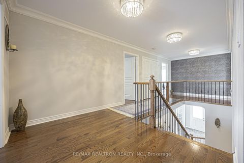Photo 24 at 48 Tonner Crescent, Bayview Northeast, Aurora