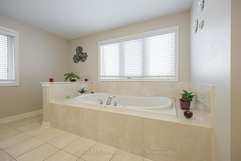 Photo 29 at 48 Tonner Crescent, Bayview Northeast, Aurora
