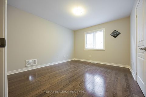 Photo 33 at 48 Tonner Crescent, Bayview Northeast, Aurora