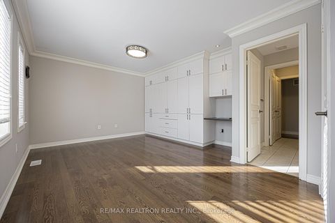 Photo 34 at 48 Tonner Crescent, Bayview Northeast, Aurora