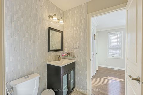 Photo 36 at 48 Tonner Crescent, Bayview Northeast, Aurora
