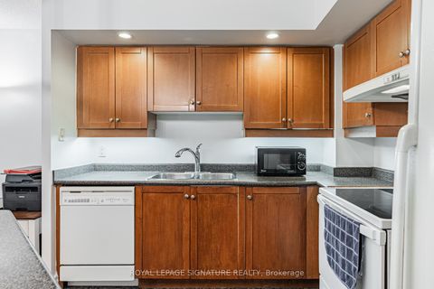 Photo 7 at 813 - 123 Eglinton Avenue E, Mount Pleasant West, Toronto
