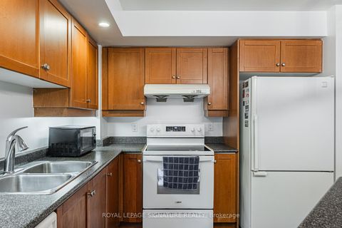 Photo 8 at 813 - 123 Eglinton Avenue E, Mount Pleasant West, Toronto