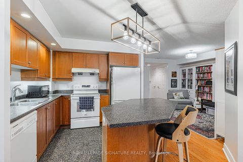 Photo 9 at 813 - 123 Eglinton Avenue E, Mount Pleasant West, Toronto