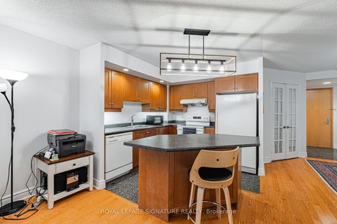 Photo 10 at 813 - 123 Eglinton Avenue E, Mount Pleasant West, Toronto