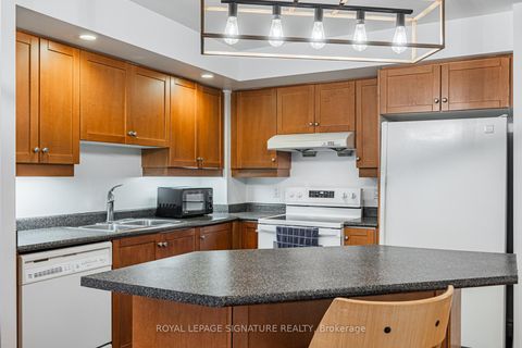 Photo 11 at 813 - 123 Eglinton Avenue E, Mount Pleasant West, Toronto
