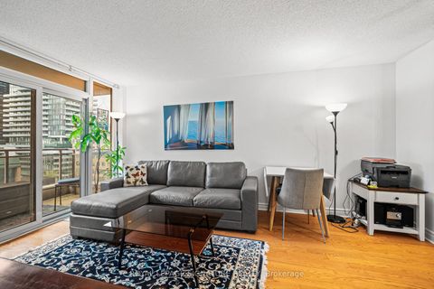 Photo 16 at 813 - 123 Eglinton Avenue E, Mount Pleasant West, Toronto