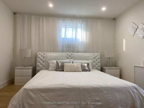 Photo 15 at 17 BERTRAM Street W, Greenbrook, Toronto