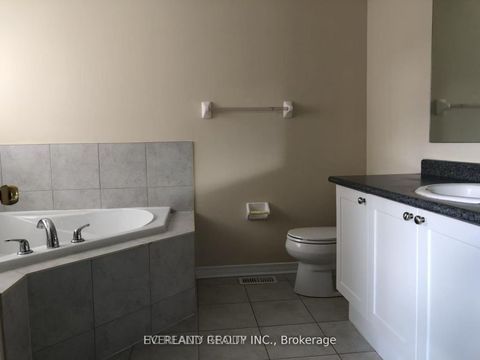 Photo 5 at 32 Wheelwright Drive, Oak Ridges Lake Wilcox, Richmond Hill