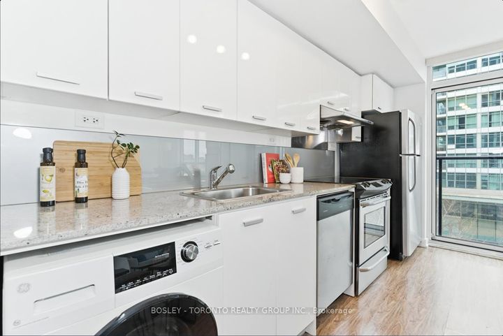 Photo 7 at 309B - 19 Singer Court, Bayview Village, Toronto