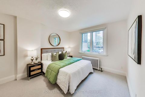 Photo 15 at 176 Davisville Avenue, Mount Pleasant West, Toronto