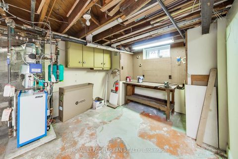Photo 25 at 176 Davisville Avenue, Mount Pleasant West, Toronto