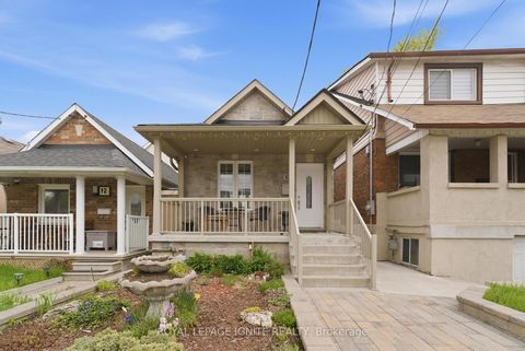 Photo 2 at 10 Cayuga Avenue, Smythe, Toronto