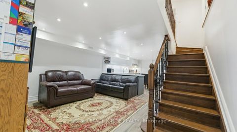 Photo 4 at 10 Cayuga Avenue, Smythe, Toronto