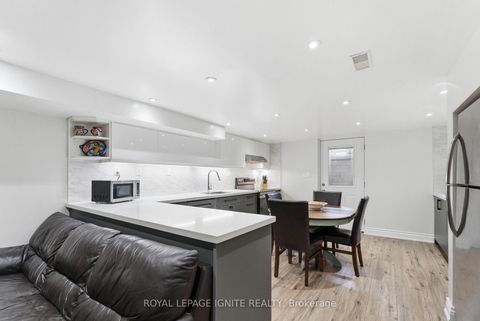 Photo 9 at 10 Cayuga Avenue, Smythe, Toronto
