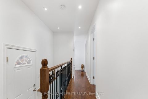Photo 16 at 10 Cayuga Avenue, Smythe, Toronto