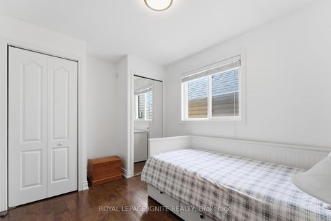 Photo 18 at 10 Cayuga Avenue, Smythe, Toronto