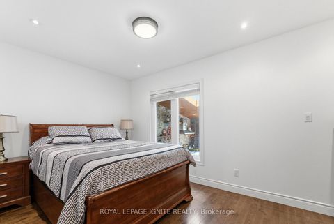 Photo 21 at 10 Cayuga Avenue, Smythe, Toronto