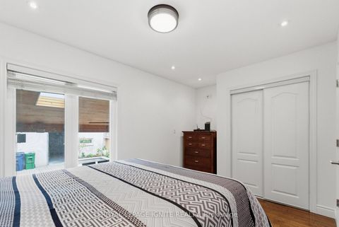 Photo 23 at 10 Cayuga Avenue, Smythe, Toronto