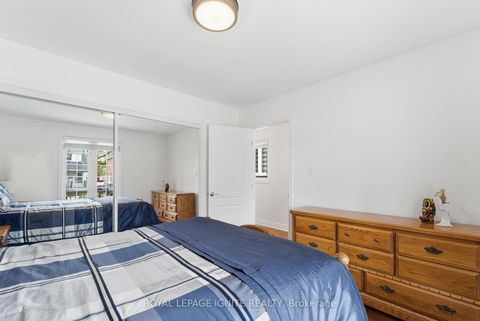 Photo 26 at 10 Cayuga Avenue, Smythe, Toronto