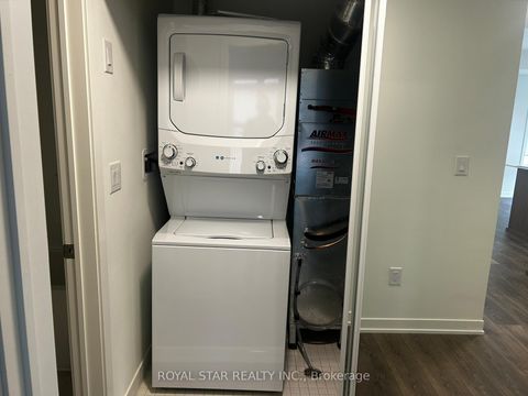 Photo 11 at Q101 - 155 Canon Jackson Drive, Amesbury, Toronto