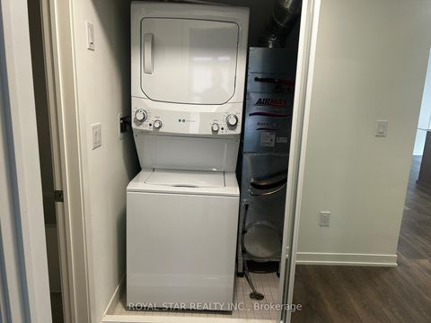 Photo 12 at Q101 - 155 Canon Jackson Drive, Amesbury, Toronto