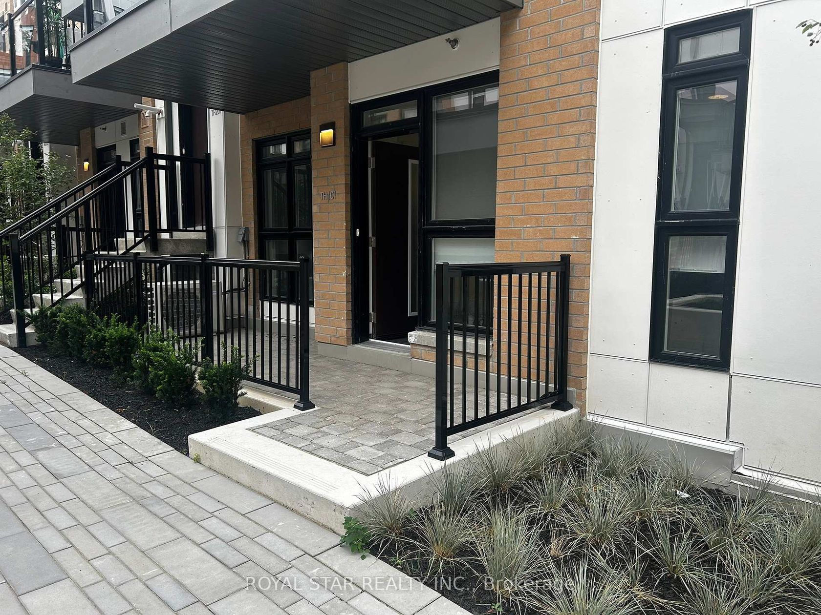 Q101 - 155 Canon Jackson Drive, Amesbury, Toronto photo number 2