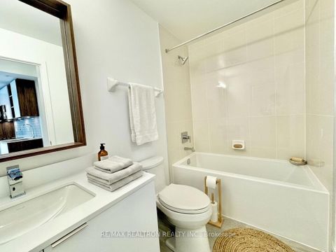 Photo 12 at 1427 - 543 Richmond Street W, Waterfront Communities C1, Toronto