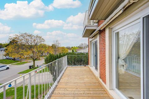 Photo 30 at 53 Chipwood Crescent, Pleasant View, Toronto