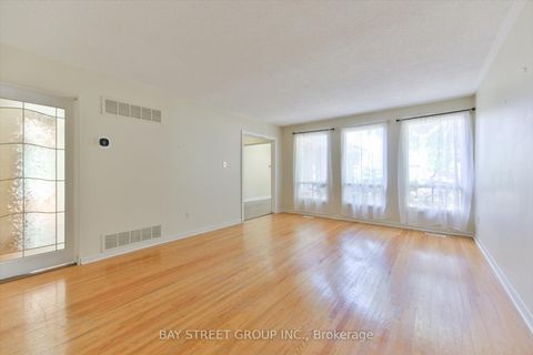 Photo 7 at 33 Kilchurn Castle Drive, Sullivan, Toronto