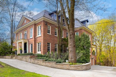 Photo 1 at 20 Cluny Drive, Moore Park, Toronto