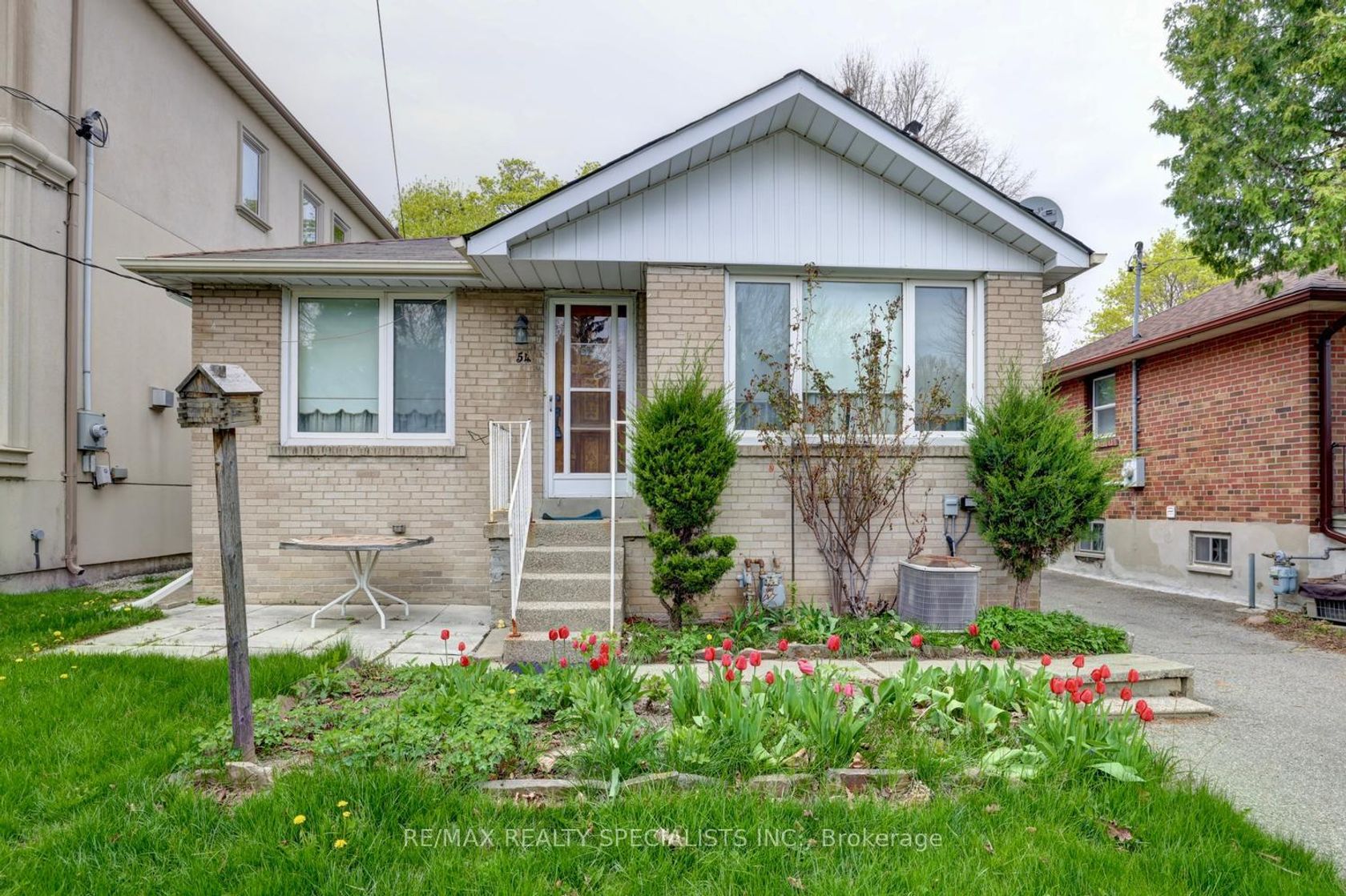 54 Marmion Avenue, Nortown, Toronto photo number 2
