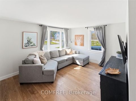 Photo 2 at 70 Gunn Street, Wellington, Barrie