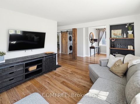 Photo 3 at 70 Gunn Street, Wellington, Barrie
