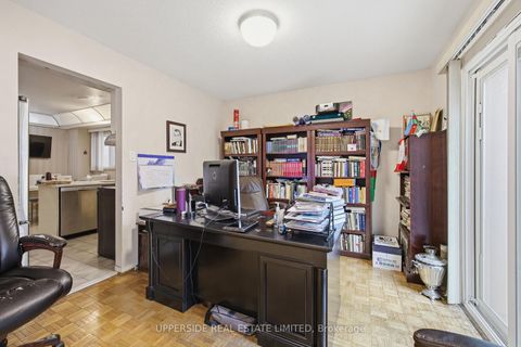 Photo 7 at 691 York Hill Boulevard, Yorkhill, Vaughan