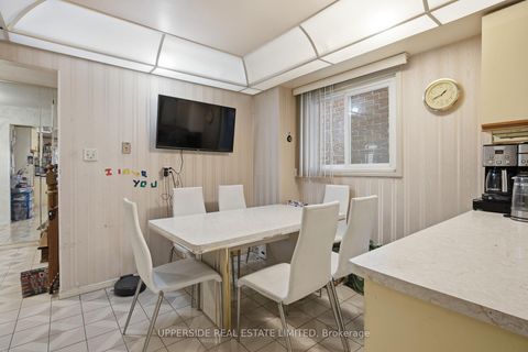 Photo 10 at 691 York Hill Boulevard, Yorkhill, Vaughan