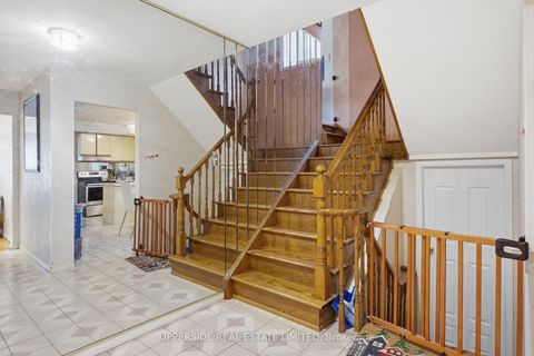 Photo 14 at 691 York Hill Boulevard, Yorkhill, Vaughan